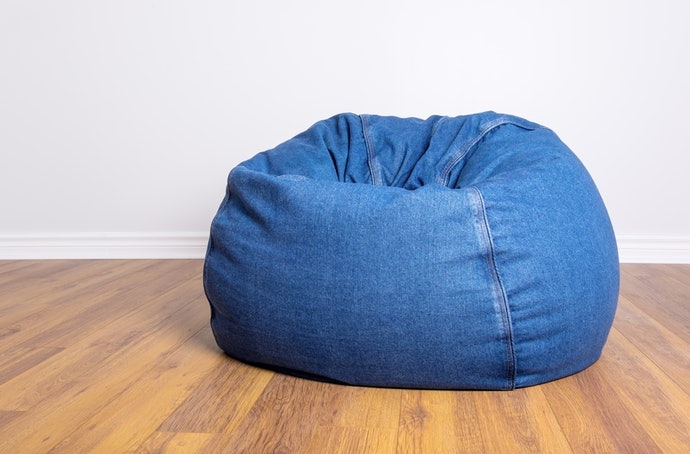 Periksa bahan cover bean bag: Polyester, faux fur, fabric, canvas, dan synthetic leather