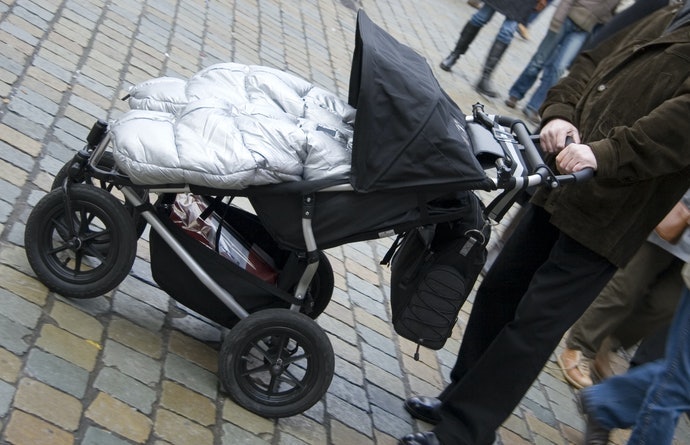 Pertimbangkan produk yang dapat digunakan di stroller bayi agar lebih praktis