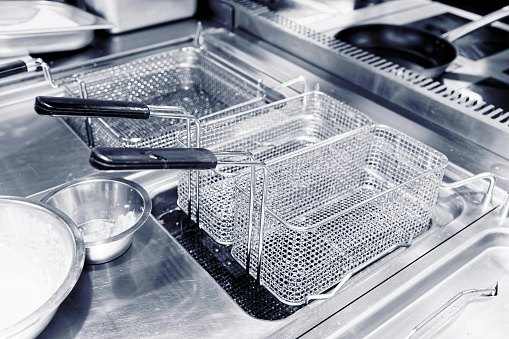 Periksa aksesori yang termasuk dalam deep fryer