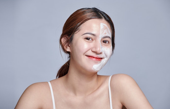 Jika kulit Anda cenderung berminyak dan berkomedo, utamakan clay mask dengan bahan bentonite atau French green clay