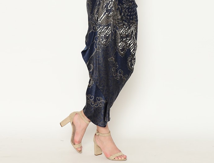 Dapatkan rok batik panjang untuk Anda pengguna hijab yang ingin tampil stylish tetapi tetap syar'i