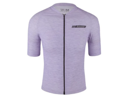 Untuk jersey sepeda road bike, pilih potongan slim fit yang aerodinamis
