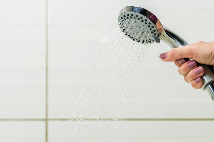 Periksa kelengkapan tipe semprotan pada shower kamar mandi