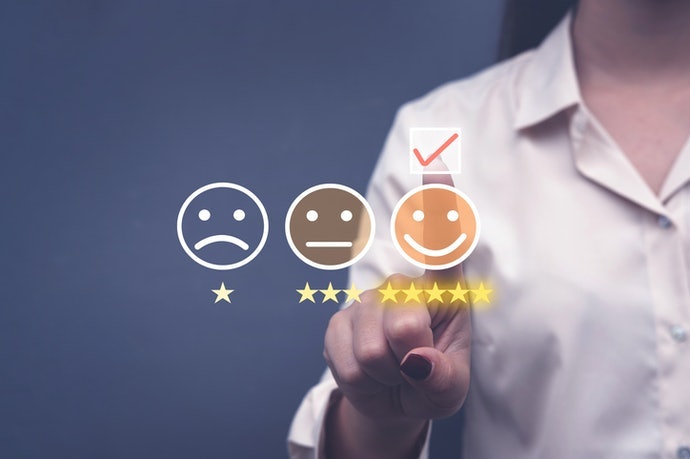 Cek rating dan review-nya