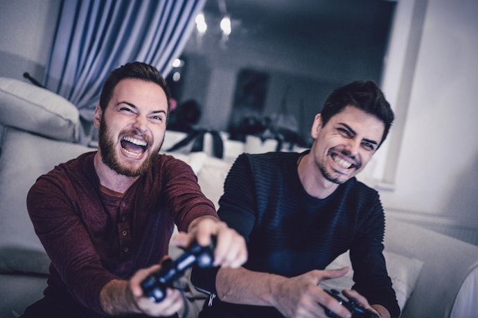 Pilih game versus bila Anda ingin mengadu skill, misalnya game fighting dan game racing