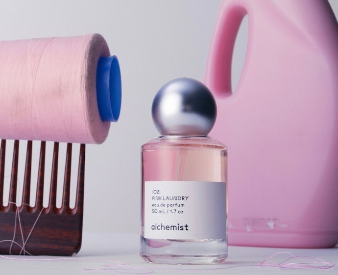 Pilih aroma powdery, musky, atau clean laundry jika Anda mau parfum wanita yang wanginya lembut