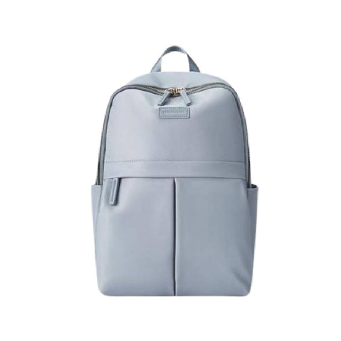 Agar lebih aman, pastikan tas laptop memiliki slot khusus, ada padding, serta berbahan waterproof