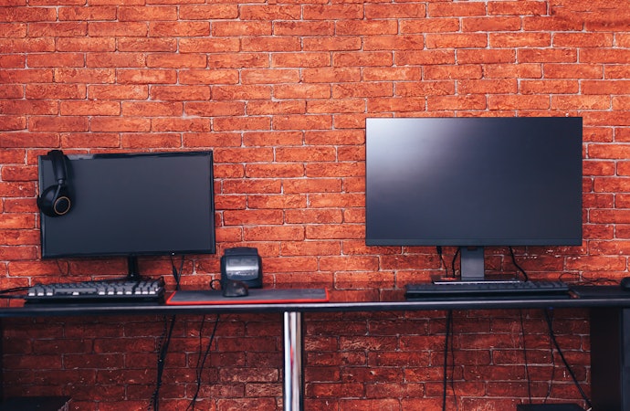 Pilih monitor berukuran 24 inch, terutama untuk game FPS; Untuk game RPG, makin nyaman dengan ukuran 27-30 inch