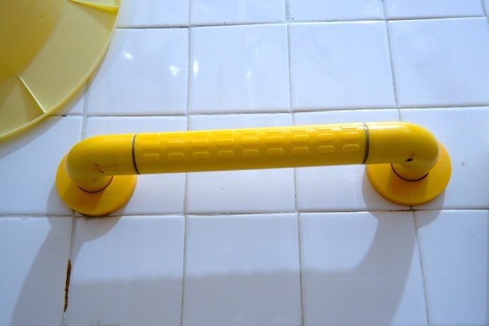 Gunakan tipe isap dari plastik jika Anda tidak bisa memasang secara permanen