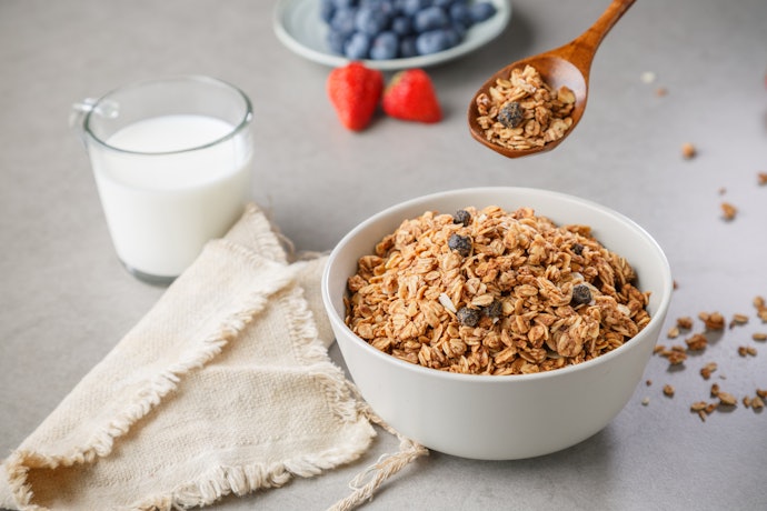 Untuk diet menurunkan berat badan, utamakan muesli yang kalori per takaran sajinya paling rendah
