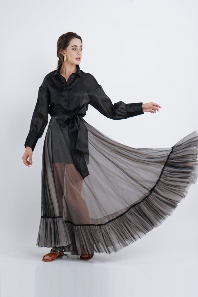 Padukan rok tutu dengan fashion item yang casual & spicy