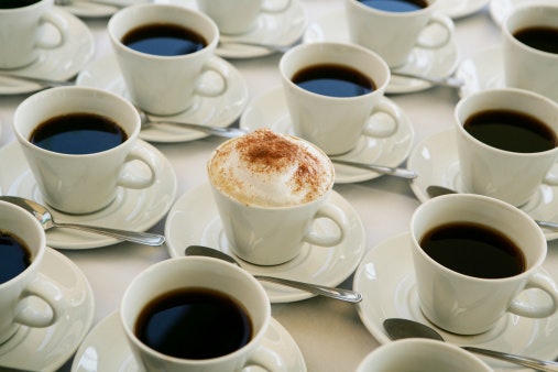 Pertimbangkan set cangkir kopi agar lebih ekonomis