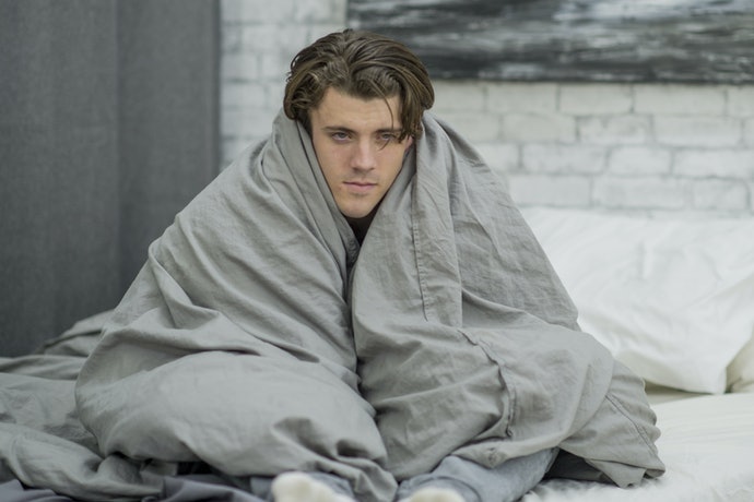 Pastikan emergency blanket tidak menyentuh kulit Anda secara langsung
