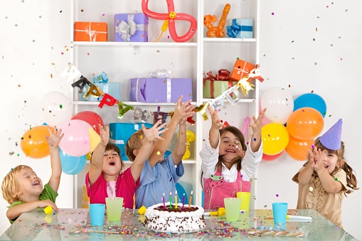 Sesuaikan tema dan warnanya dengan kesukaan anak Anda