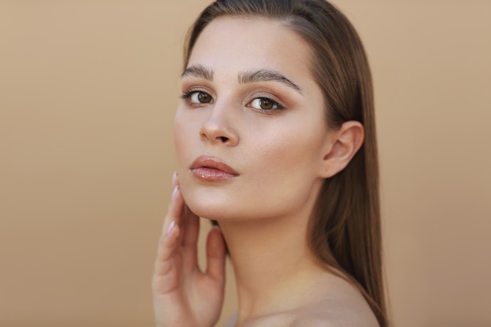 Pertimbangkan produk yang menunjang makeup Anda