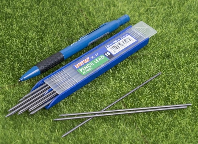 Perhatikan ukuran diameter pencil lead untuk ketebalan tulisan