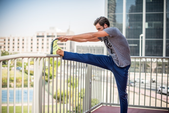 Pilih model sweatpants panjang jika ingin kaki lebih terlindungi saat aktivitas outdoor