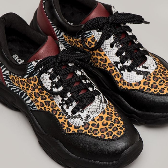 Cek Adorable Projects Custom untuk sepatu yang spesial