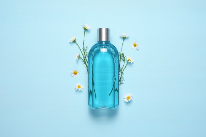 Prioritaskan memilih shampoo organik atau hypoallergenic untuk kulit kepala yang sensitif