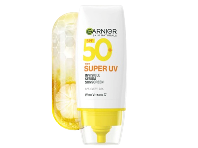 Pertimbangkan sunscreen dengan brightening agent, seperti niacinamide, tranexamic acid, atau vitamin C