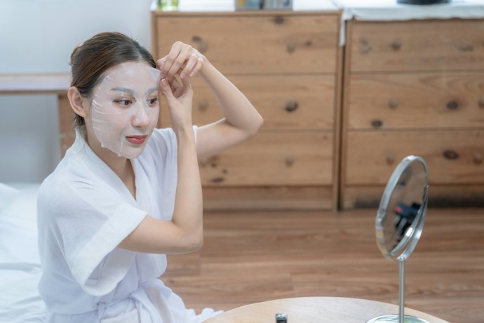 Pastikan masker yang Anda pilih mengandung pelembap