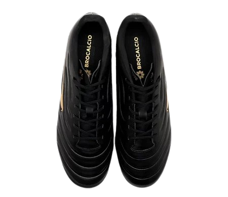 Untuk pemilik kaki lebar, pastikan sepatu futsal didesain untuk kaki lebar