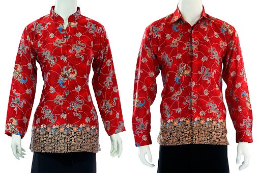 Pertimbangkan baju etnik couple untuk menghadiri acara resmi bersama pasangan