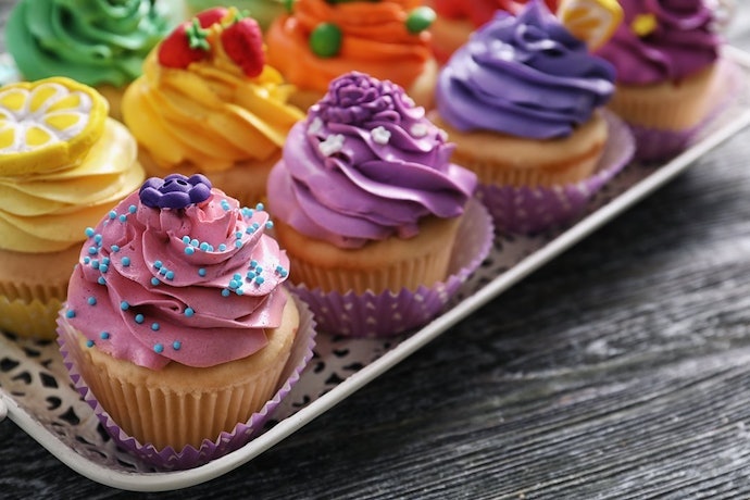 Cari pasta pewarna makanan bila Anda mau membuat kue, cookies, atau buttercream