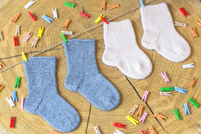 Pilih bahan kaos kaki yang nyaman di kulit bayi: Katun organik, katun, atau wol