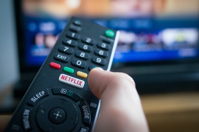 Untuk menonton TV saja, utamakan fungsi power serta mengganti channel dan volume