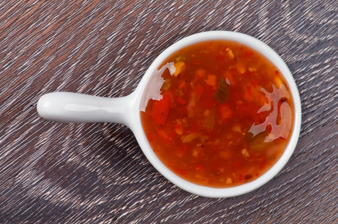 Untuk memasak, cek saus asam manis masak merek Bamboe dan SAORI