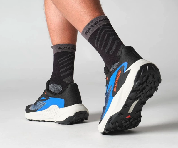 Pastikan Anda memilih sepatu yang sesuai dengan bentuk kaki lebar atau ramping