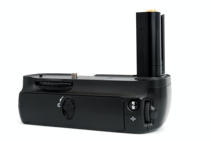 Periksa kompatibilitas dan desain battery grip