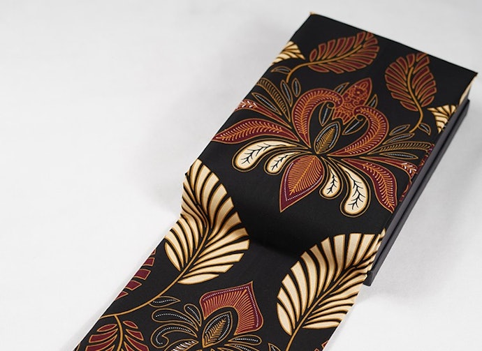 Ketahui model rok batik kekinian dari merek populer, seperti Woubatik Style, Batik Saga, Hadinata Batik, dan lainnya
