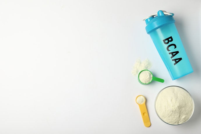 Jika Anda berusaha menaikkan massa otot dengan angkat beban, pertimbangkan juga protein shake yang mengandung BCAA