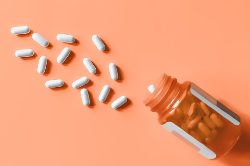 Pastikan bentuk dan tekstur vitamin cocok untuk kucing