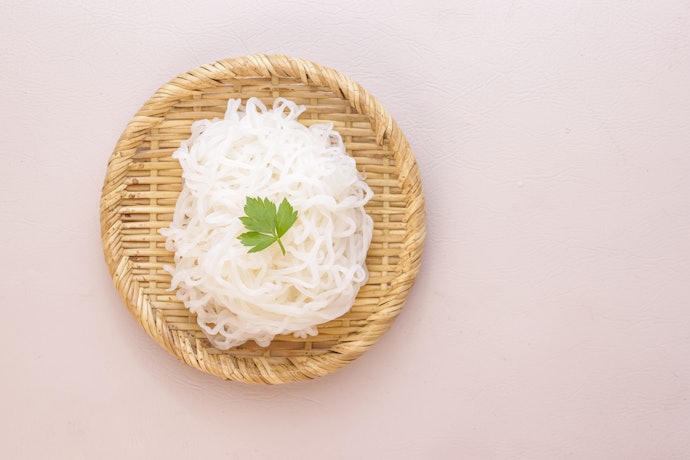 Pilih mi yang terbuat dari umbi porang, konjac, tepung MOCAF, atau tepung sagu