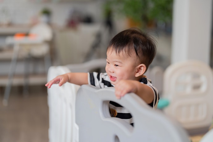 Demi keamanan, pilih tinggi pagar yang sesuai dengan usia bayi Anda