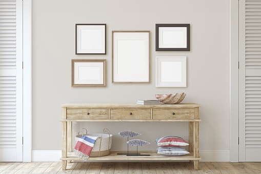 Untuk diletakkan di entryway, pilih yang ukuran 30 cm x 80 cm