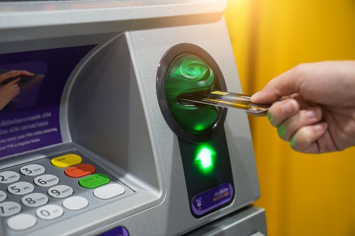 Cek adanya fasilitas umum yang dekat dengan vila
