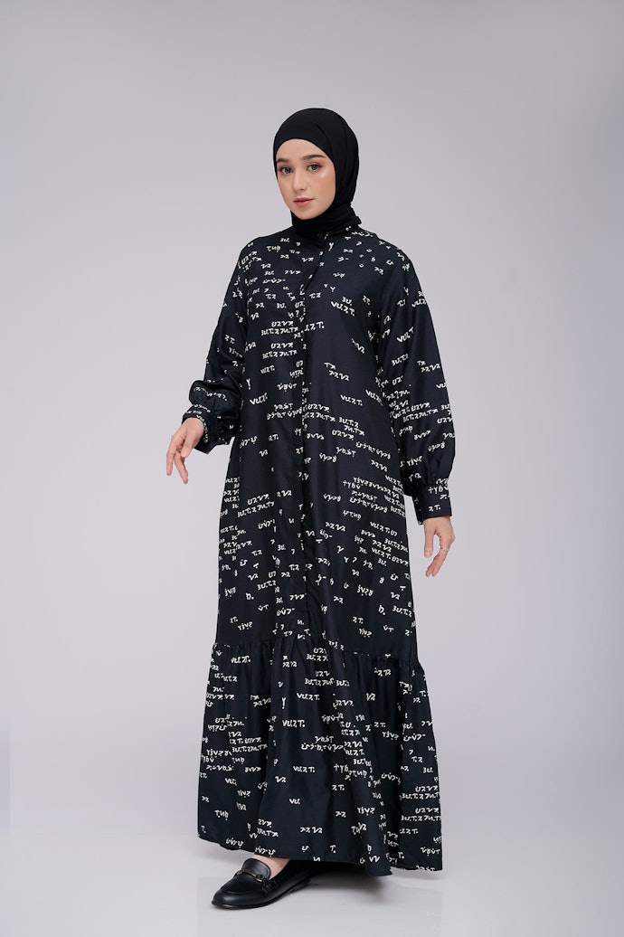 Untuk hijaber, pastikan Anda memilih dress panjang
