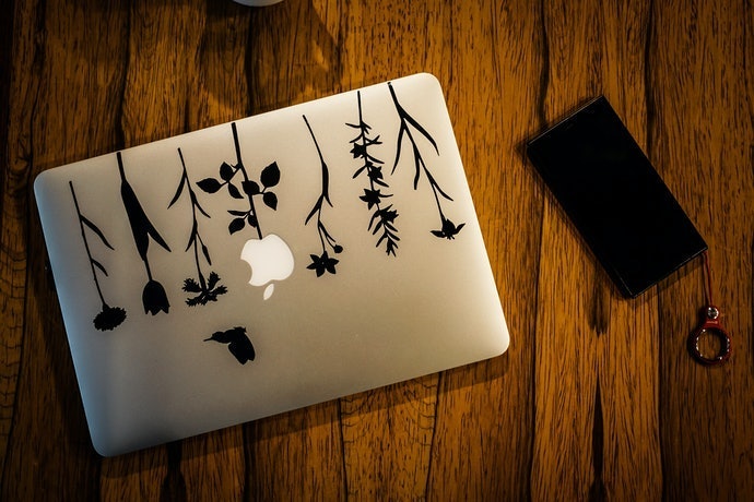 Agar terasa eksklusif, utamakan sticker MacBook yang berinteraksi dengan logo Apple