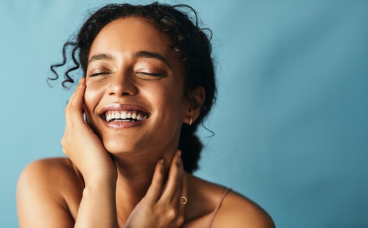 Pastikan BB cream pilihan Anda memiliki label hypoallergenic yang rendah iritan untuk kulit sensitif