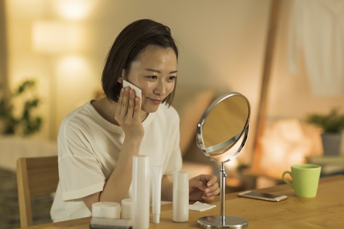 Untuk dipakai malam hari, cari toner dengan kandungan retinoid dalam bentuk retinol