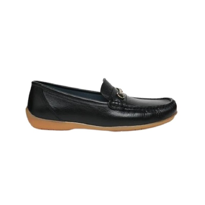 Ingin kaki terlihat lebih indah? Cari moccasin shoes dengan hak dan insole yang tebal