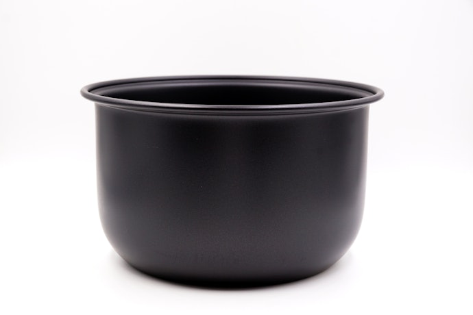 Fitur antilengket pada inner pot akan membuat efisiensi waktu dan tenaga dalam membersihkan