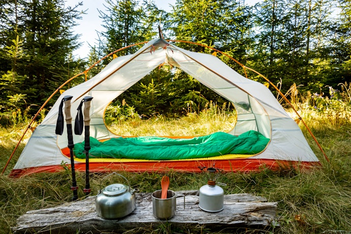 Untuk mendaki gunung, khususnya di Indonesia, pertimbangkan sleeping bag dengan comfort rating 0-5⁰C