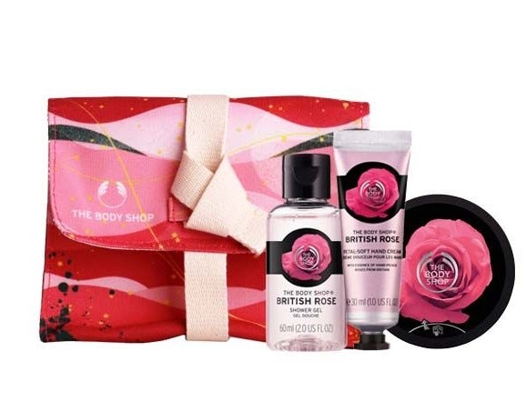 Pertimbangkan seserahan alat mandi atau toiletries dalam bentuk paket