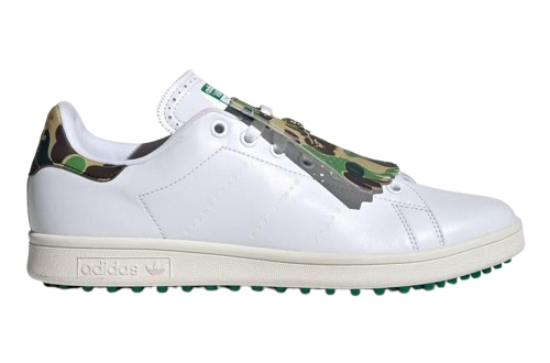 Pilihlah sepatu golf merek Adidas, Under Armour, atau Nike jika ingin sepatu yang sporty dan fashionable