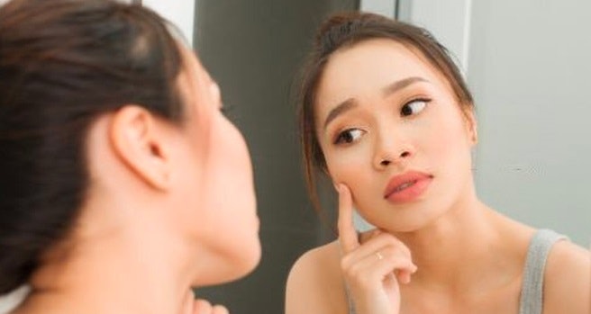 Periksa kandungan yang cocok dengan permasalahan kulit: Kulit berjerawat, berminyak, atau kombinasi
